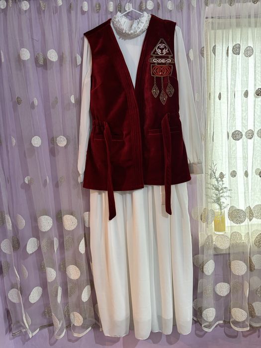 Казахское платье с жилеткой.