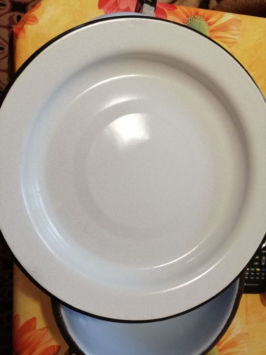 Емайлирани съдове,   чинии