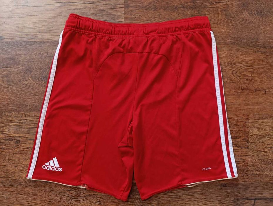 Adidas Liverpool 2010/2012 home къси панталони