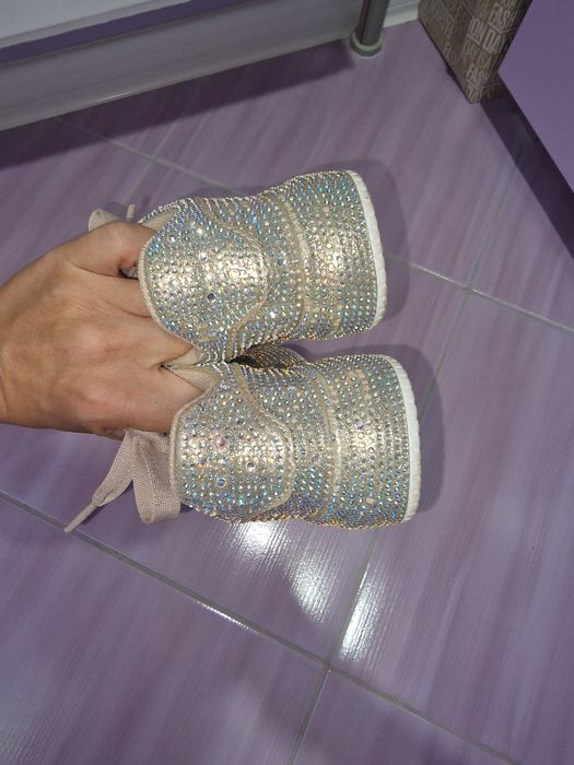 Уникални маратонки