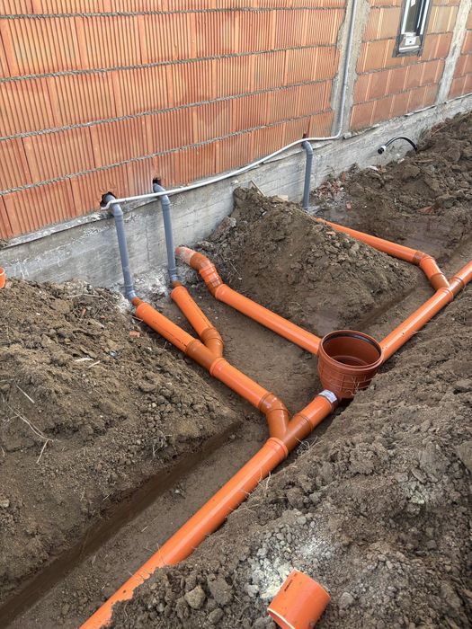 Canalizare curti sapatura si montaj tevi. Bransament apa-canal