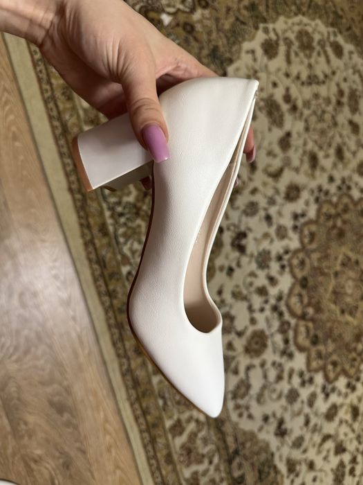 Белые туфли 38 размер,новые