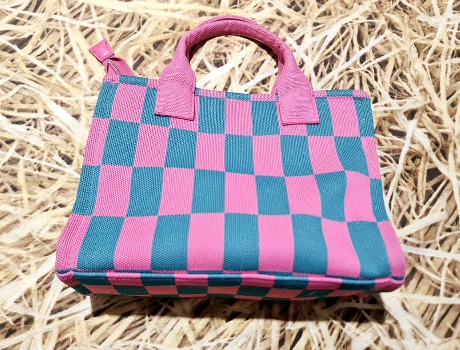 Цветна дамска чанта изработена от здрав текстил  от "Reserved " НОВА