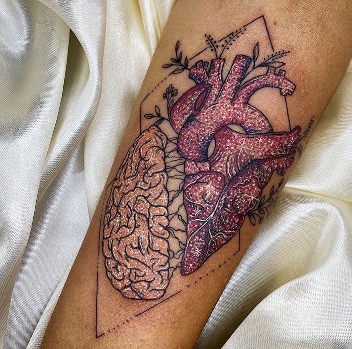 Tatuaje fine line, one line și glitter (tehnica sclipici)