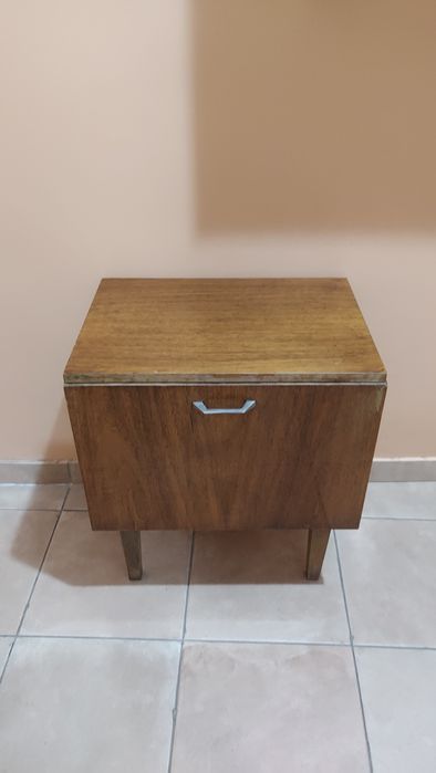 Тумбочка советская целая