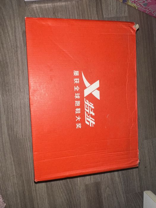 Кроссовки женские