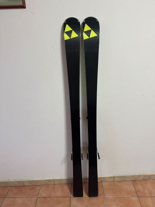 Vând schiuri Fischer