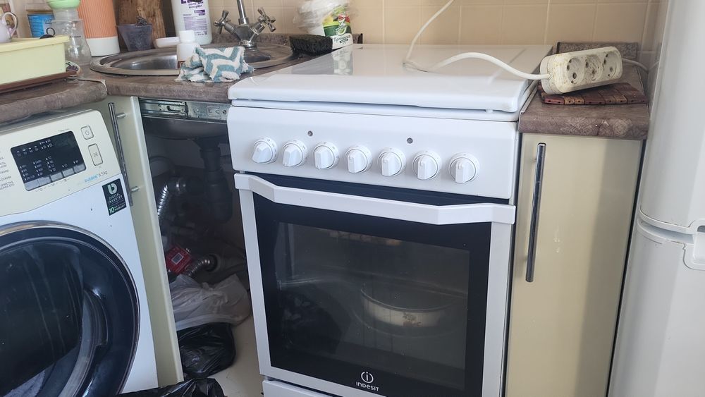 Продам кухню, размеры 1.4×1.65