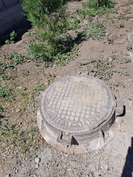 Крышка люка чугунный