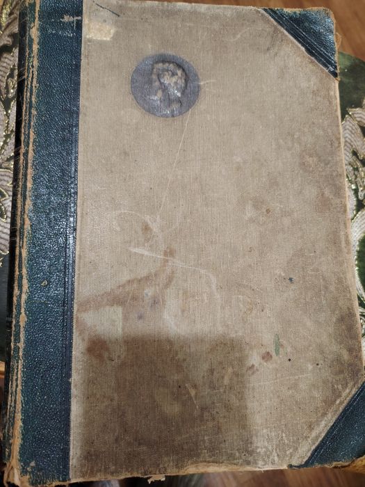 Старинные книги 1915  годПушкин  и 1924 Гоголь