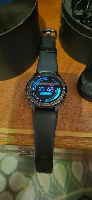 Samsung smart watch 4 si samsung gear s3 frontier