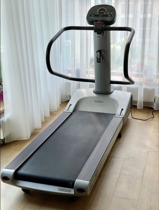 Banda de alergat Technogym Spazio Forma pliabila