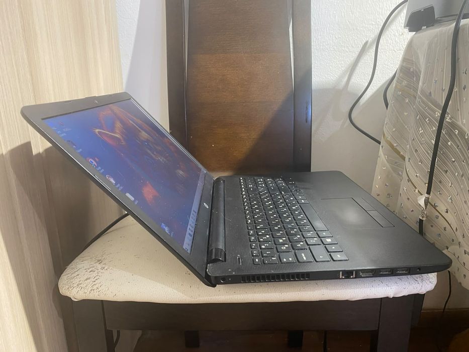 HP intel core i3-6006U/HD520 graphics