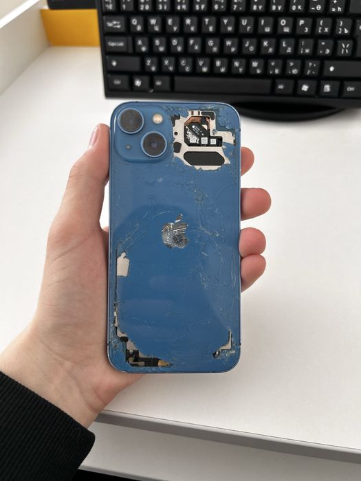 Продам айфон 13