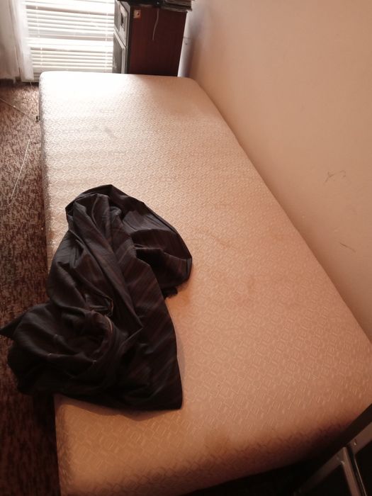 Легла с матраци и механизми