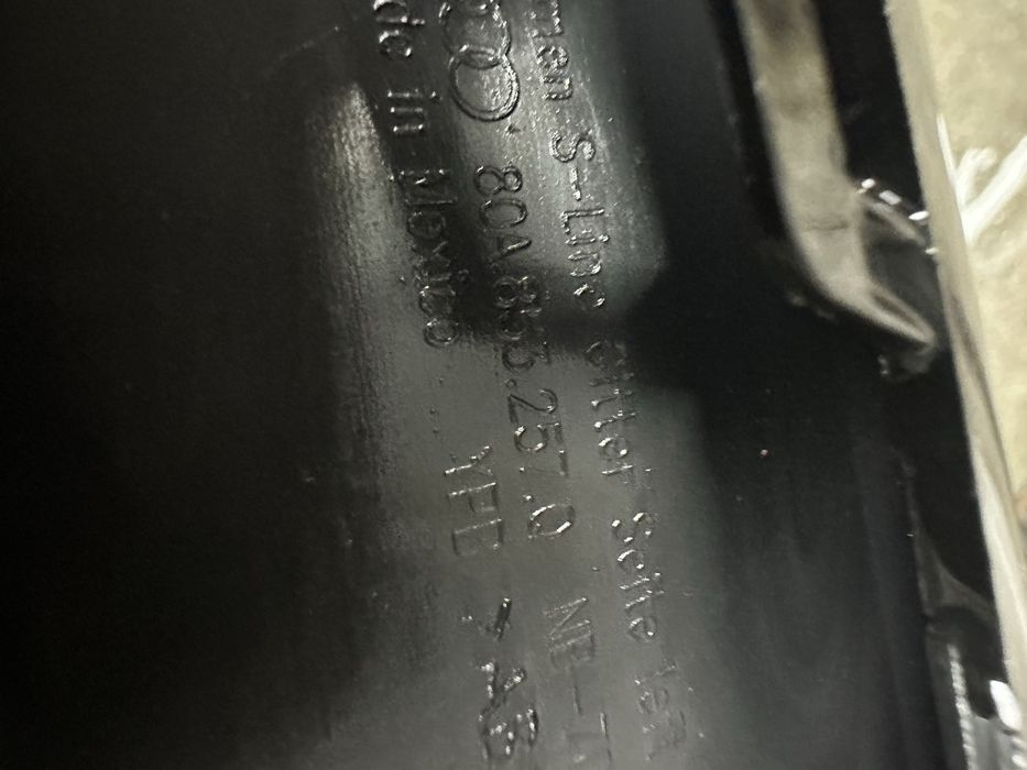 Audi Q5 S-line 21-23г лява основа решетка за халоген ОЕ