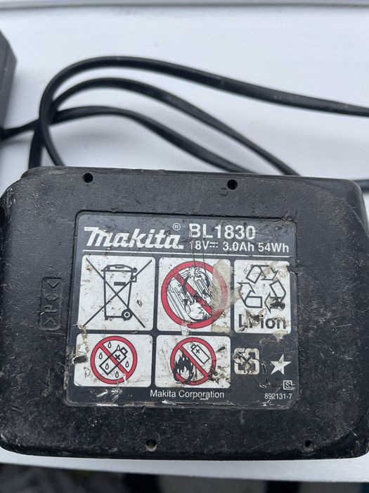 Incarcator rapid Makita plus baterie defecta