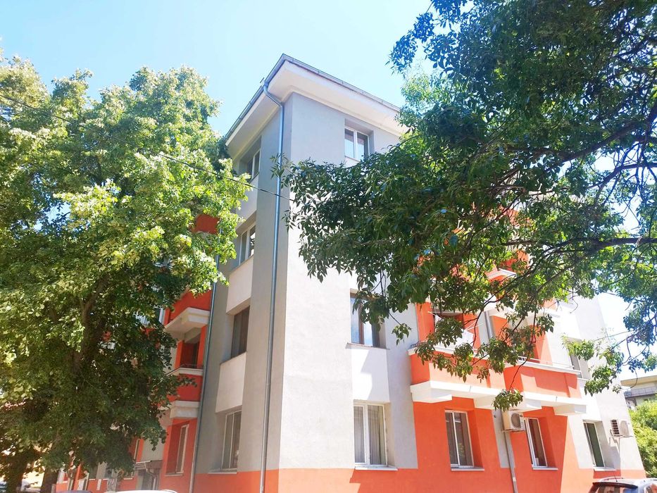 ТОП! Ремонтиран 2-стаен до зала „Кракра“, санирана сграда,  – Център