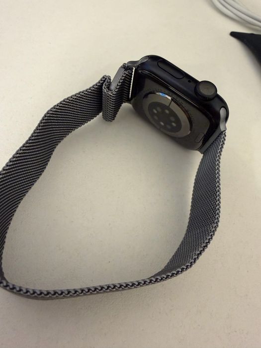 Продам Apple Watch 8