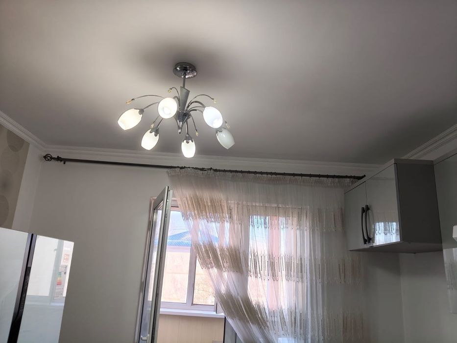 Продам карнизы на стенные