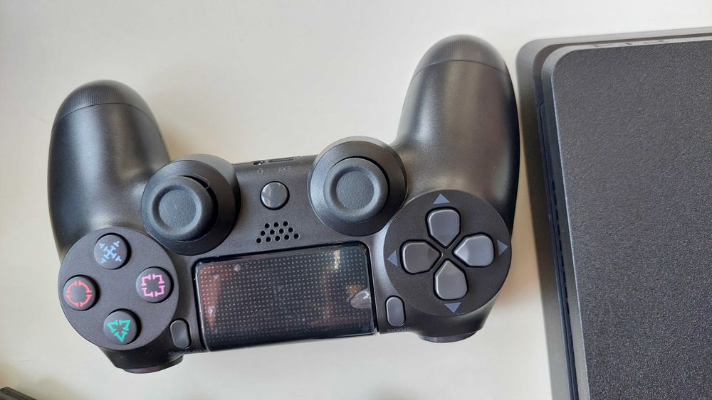 Конзола Sony Playstation 4 slim 1 TB + игра