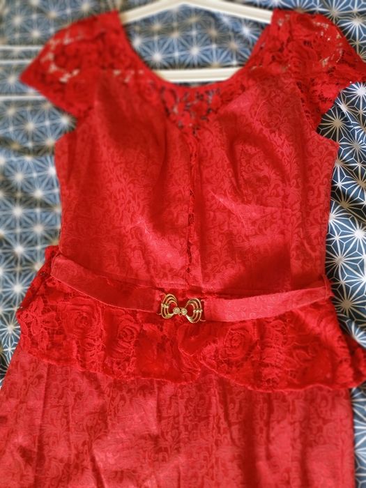 Rochiță roșie cu dantelă