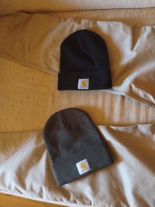 Pantaloni si fesuri Carhartt