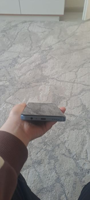 Продам телефон .