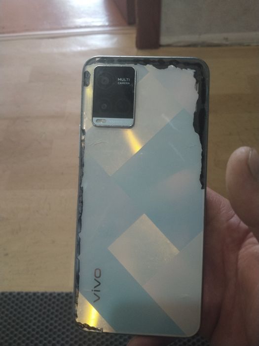 Продам телефон Vivo Y21