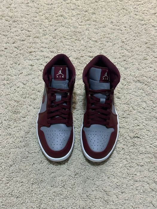 Vand adidasi Air Jordan 1 Mid
