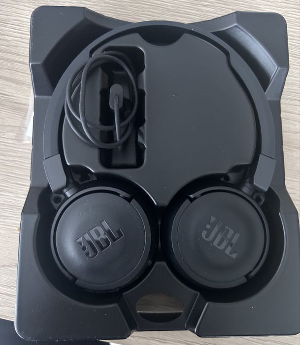 Vand Căști JBL T450BT – Wireless, Bass puternic, Stare excelentă