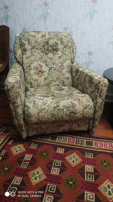 Кресло мягкое советское