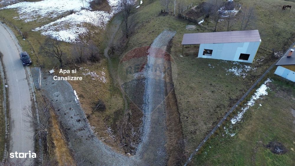 Teren de vanzare in Leresti si casa la roșu cu vedere spre Iezer
