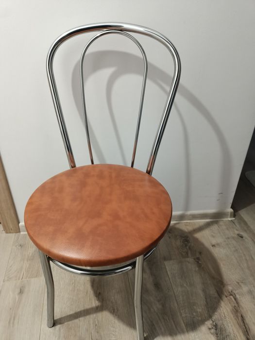 Vând două scaune bistro