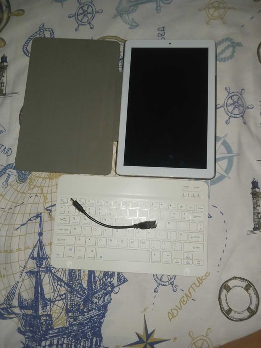 Tabletă yotopt cu tastatură și mufă pentru mouse