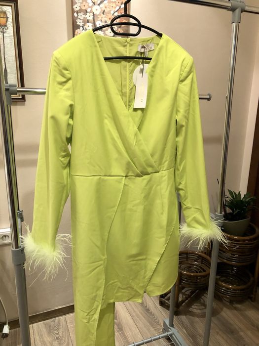 Зелена рокля с пера