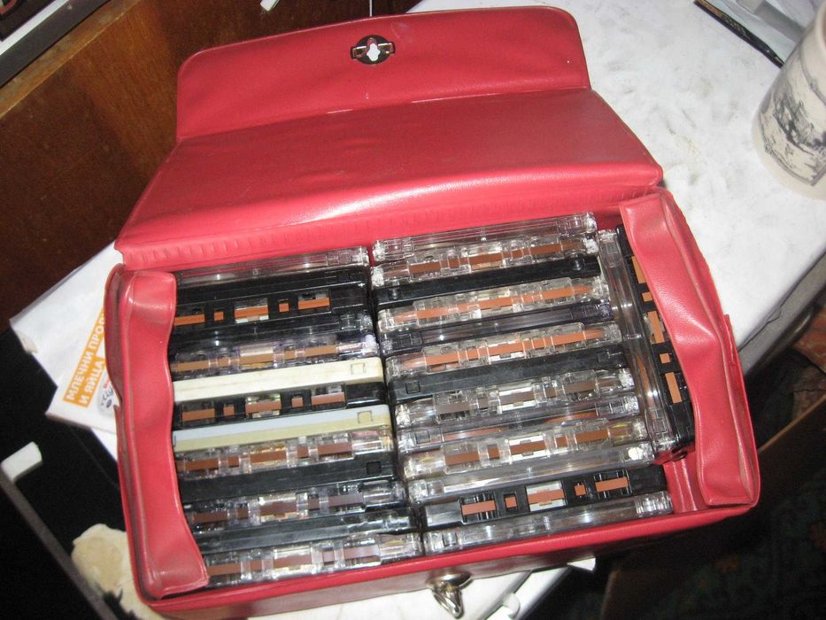 30 бр    касетки със студийни записи