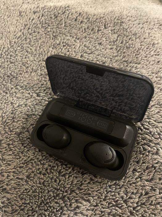 Слушалки/ Преносима Батерия. Нови са. Цвят:Черно.