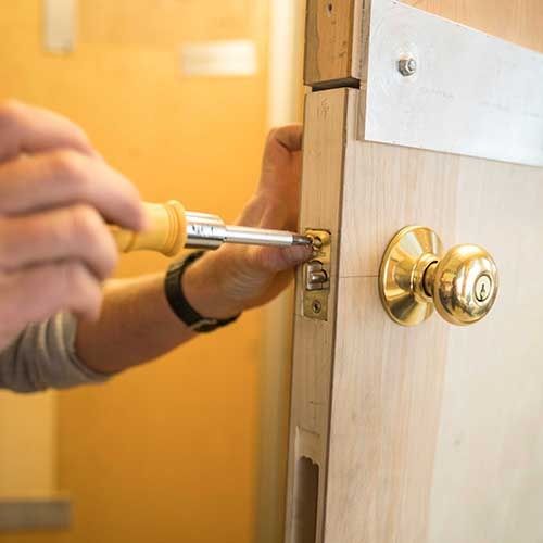 Deblocări/ reparații uși metalice