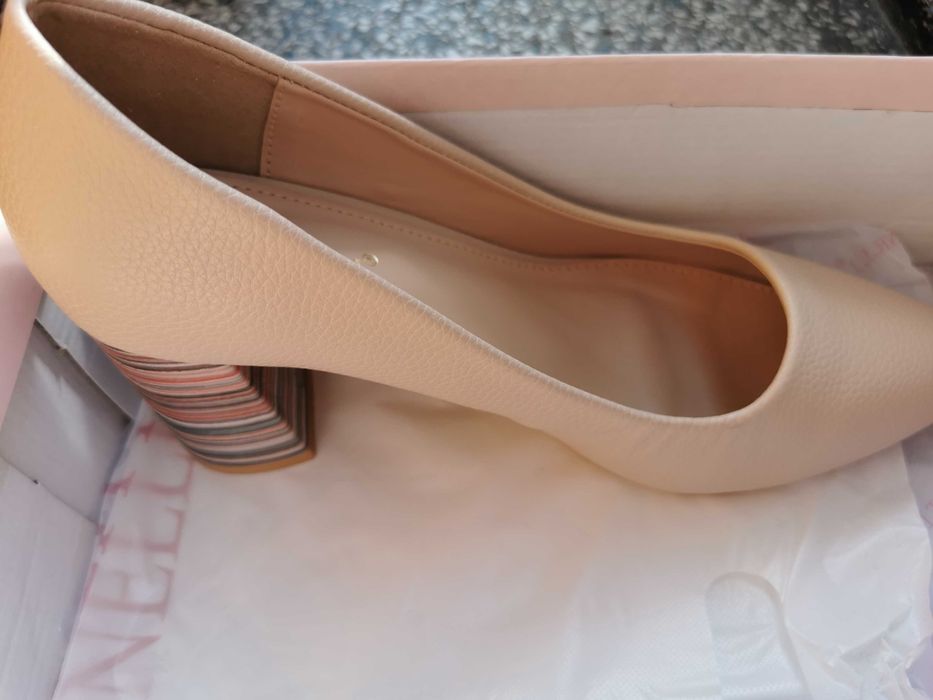 Продавам обувки Botinelli