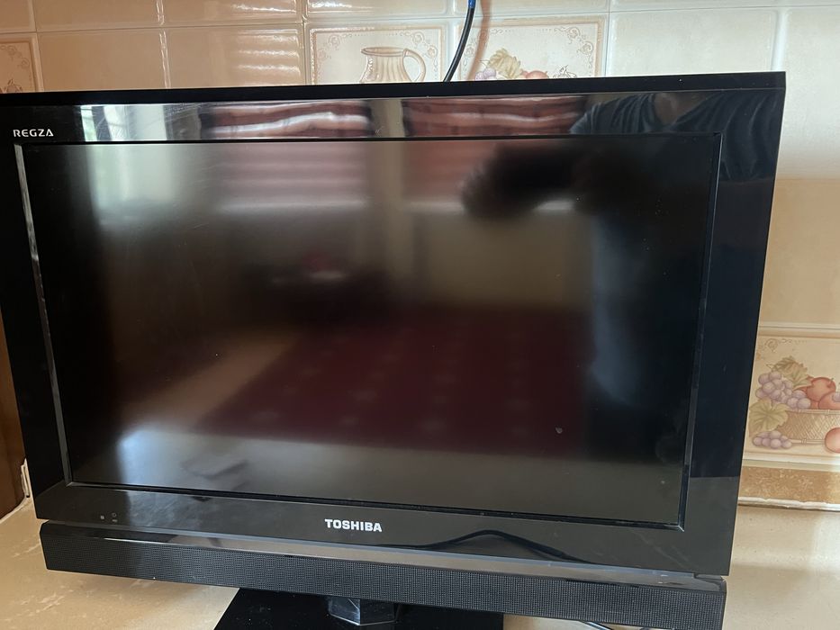 Телевизор “TOSHIBA” рабочем состоянии