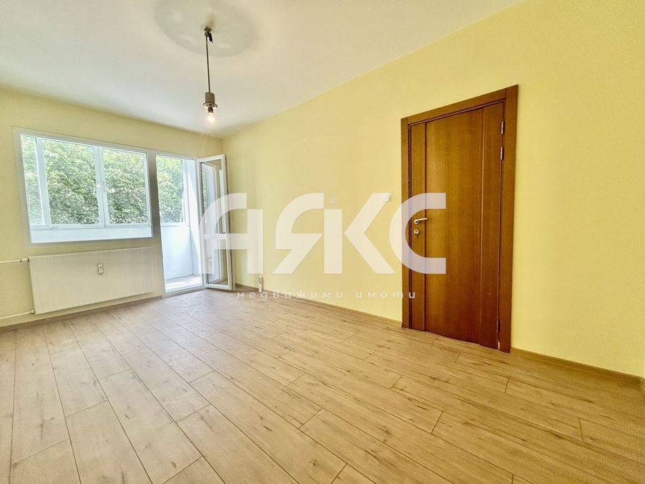 Тристаен апартамент в кв. Дружба 2