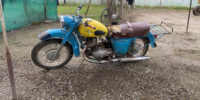 Продава се иж 350