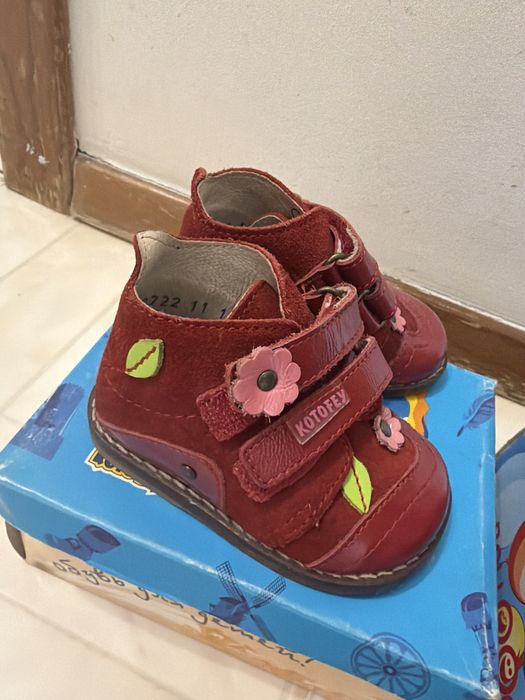 Продам детскую обувь