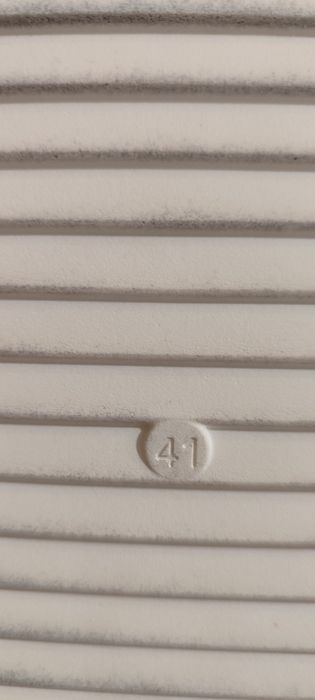 Продам кроссовки женские