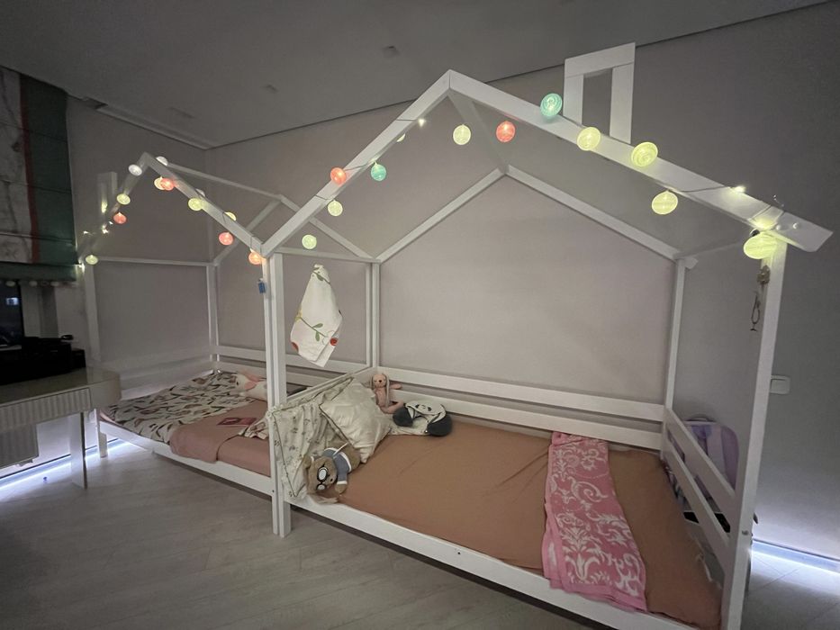 Срочно продам кровати размером 90*180.