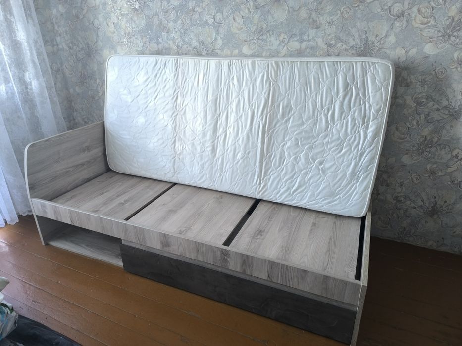 Продам кровать+ матраc