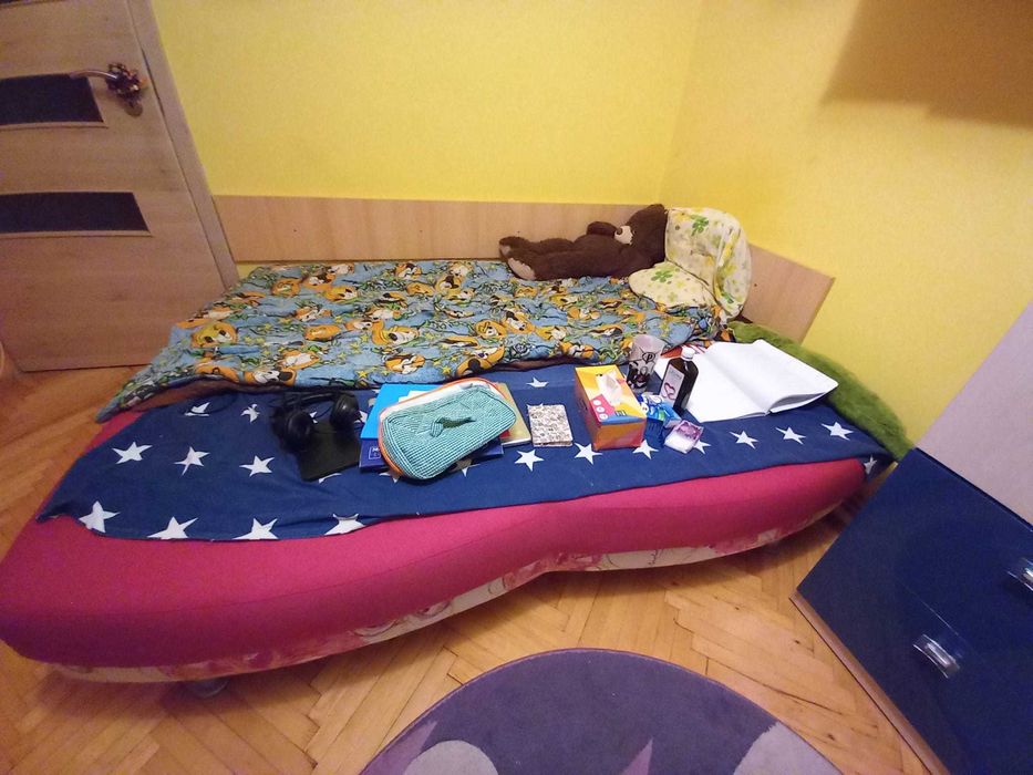 Mobilier camera tineret