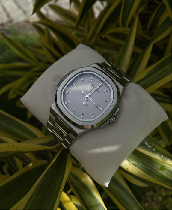 Мъжки часовник Chenxi с подарък иструмент.