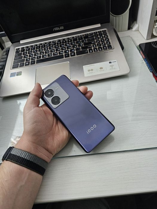 IQOO Z8 8/256 в идеальном состоянии